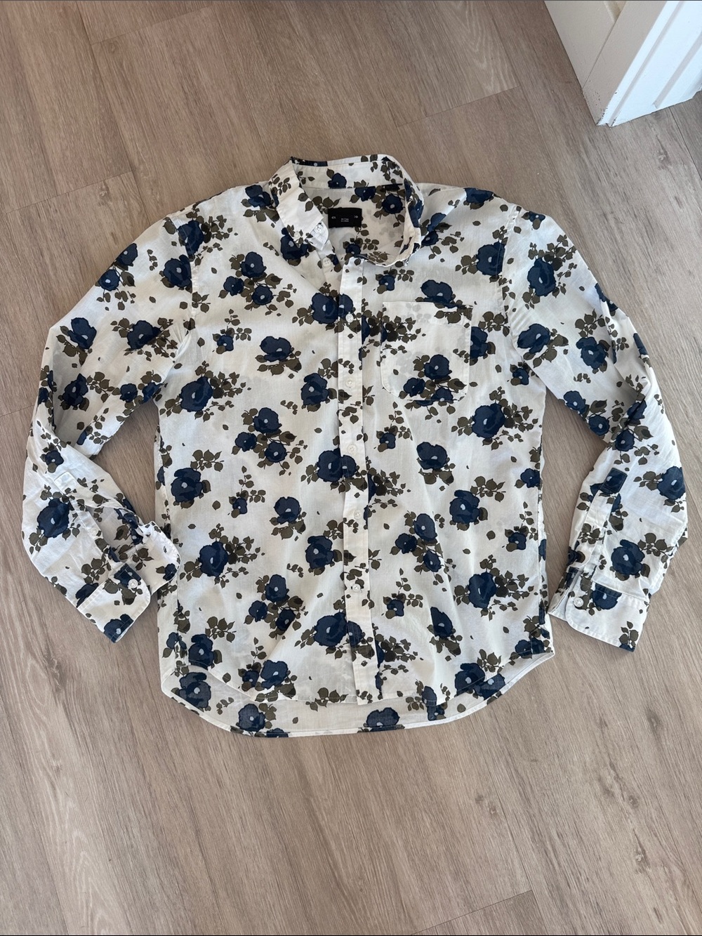 Club Monaco White Floral Button Down Medium